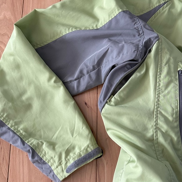 GoLite Women’s Small Jacket lightweight green/grey zip pockets running hiking - Picture 4 of 6
